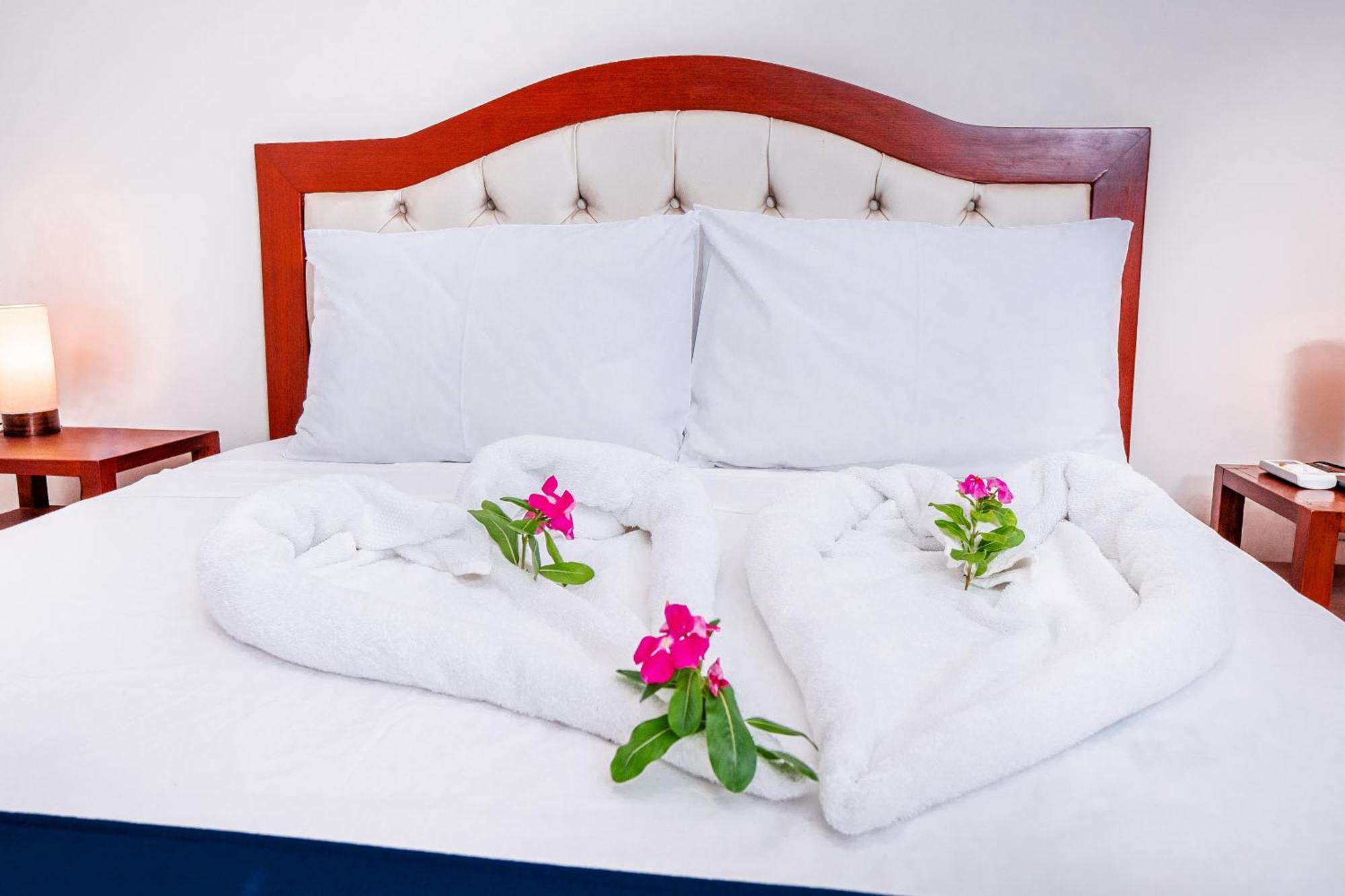 Laguna Azul Hotel & Suites Sauce Extérieur photo