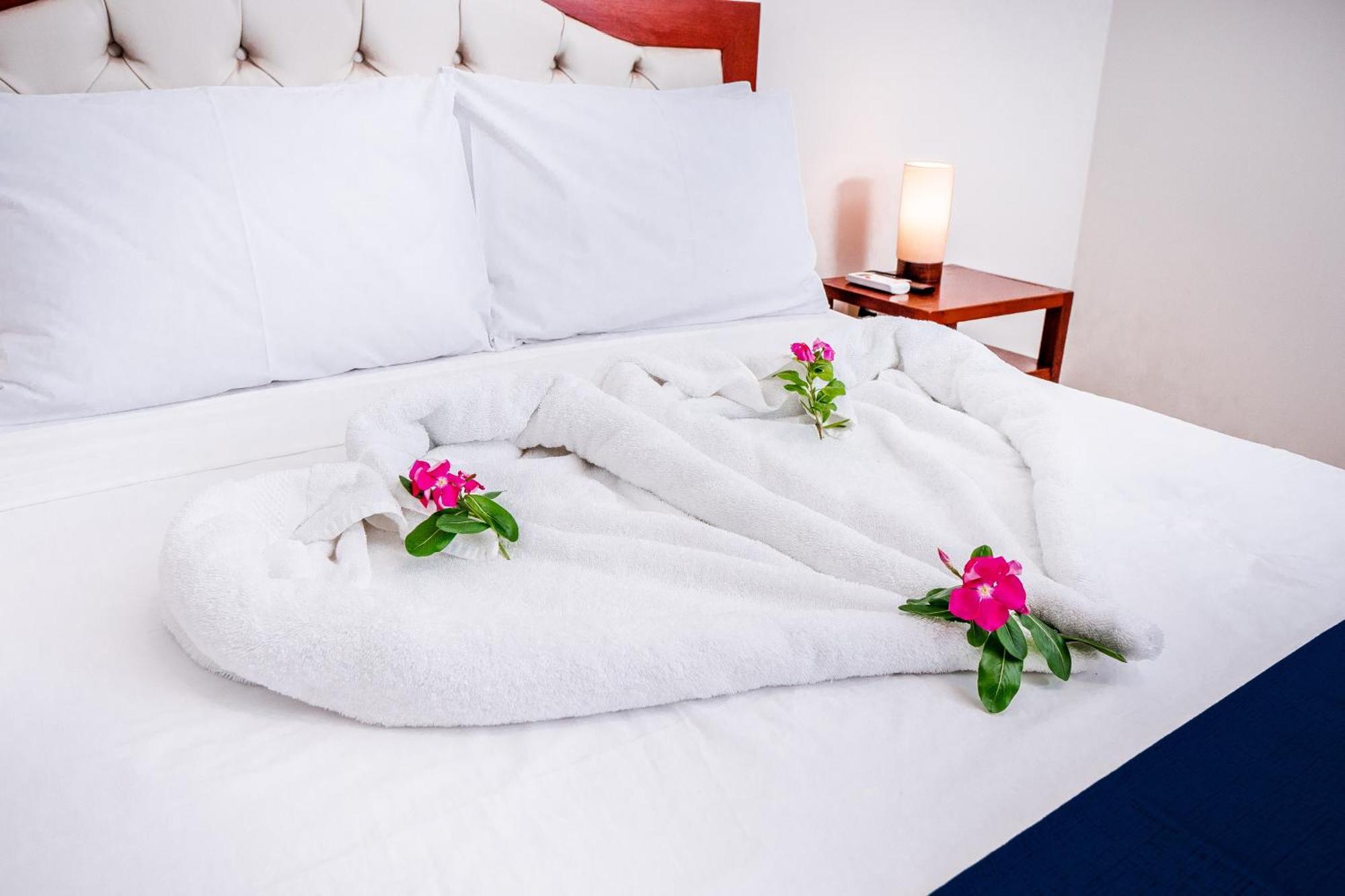 Laguna Azul Hotel & Suites Sauce Extérieur photo